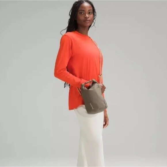 Limited Ed. Lululemon Roll-Top 3L Crossbody Unisex Bag - Picture 2 of 16